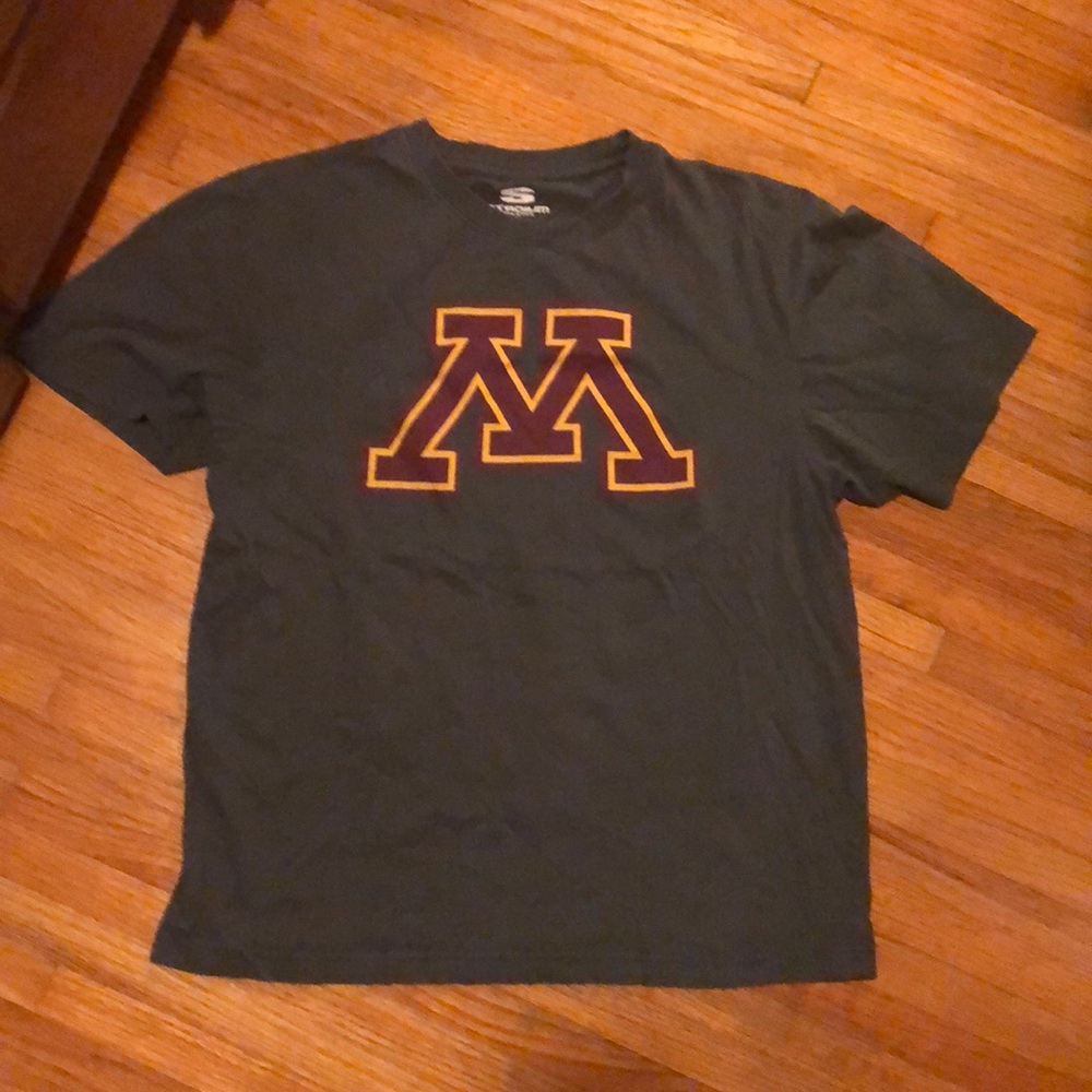 Youth large Minnesota gophers t shirt